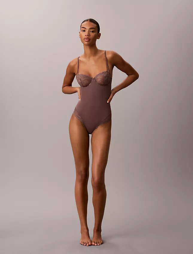 Sensuell bodysuit i stretchspets Sensuell bodysuit i stretchspets