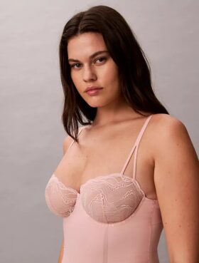 Sensuell bodysuit i stretchspets