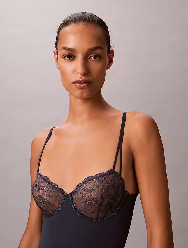 Sensuell bodysuit i stretchspets Sensuell bodysuit i stretchspets