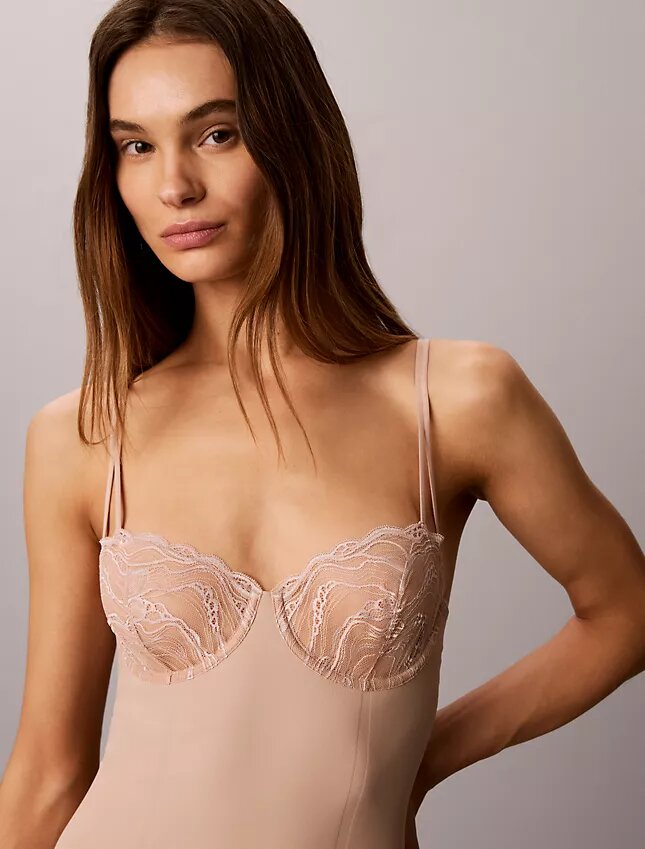 Sensuell bodysuit i stretchspets Sensuell bodysuit i stretchspets
