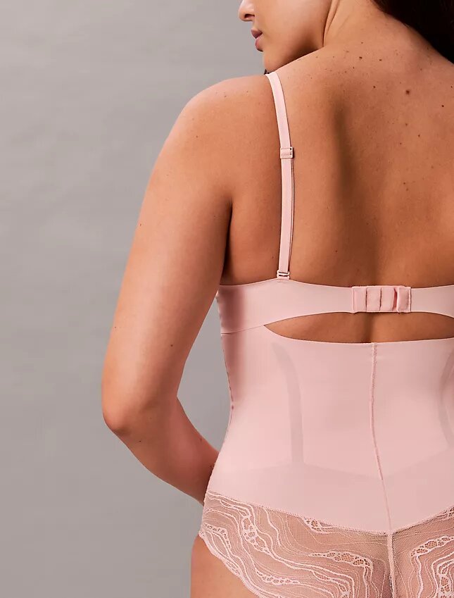 Sensuell bodysuit i stretchspets Sensuell bodysuit i stretchspets