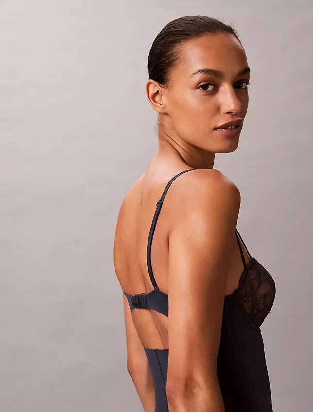 Sensuell bodysuit i stretchspets Sensuell bodysuit i stretchspets