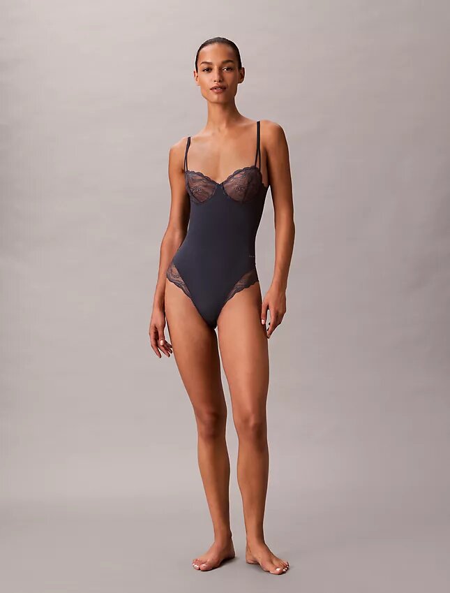 Sensuell bodysuit i stretchspets Sensuell bodysuit i stretchspets