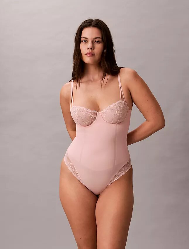 Sensuell bodysuit i stretchspets Sensuell bodysuit i stretchspets