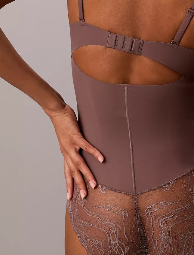 Sensuell bodysuit i stretchspets Sensuell bodysuit i stretchspets