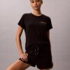 Set med T-shirt och shorts i viskos-bomullsblandning Set med T-shirt och shorts i viskos-bomullsblandning