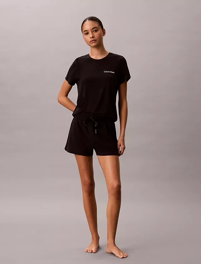 Set med T-shirt och shorts i viskos-bomullsblandning Set med T-shirt och shorts i viskos-bomullsblandning