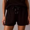 Set med T-shirt och shorts i viskos-bomullsblandning Set med T-shirt och shorts i viskos-bomullsblandning