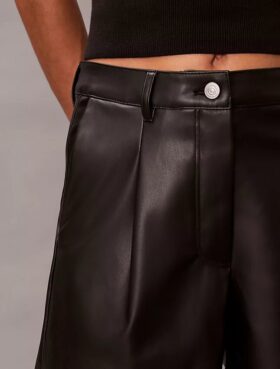 Shorts i konstläder