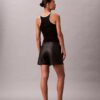 Shorts i konstläder