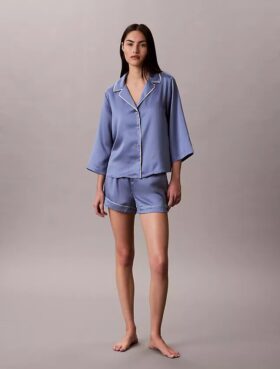 Shorts med satängglans