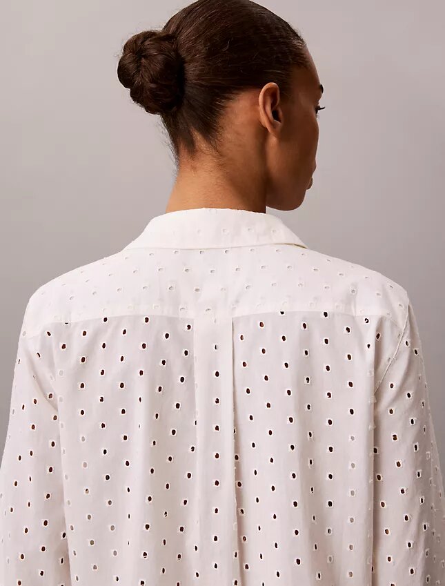 Skjorta med knappar och broderie anglaise Skjorta med knappar och broderie anglaise