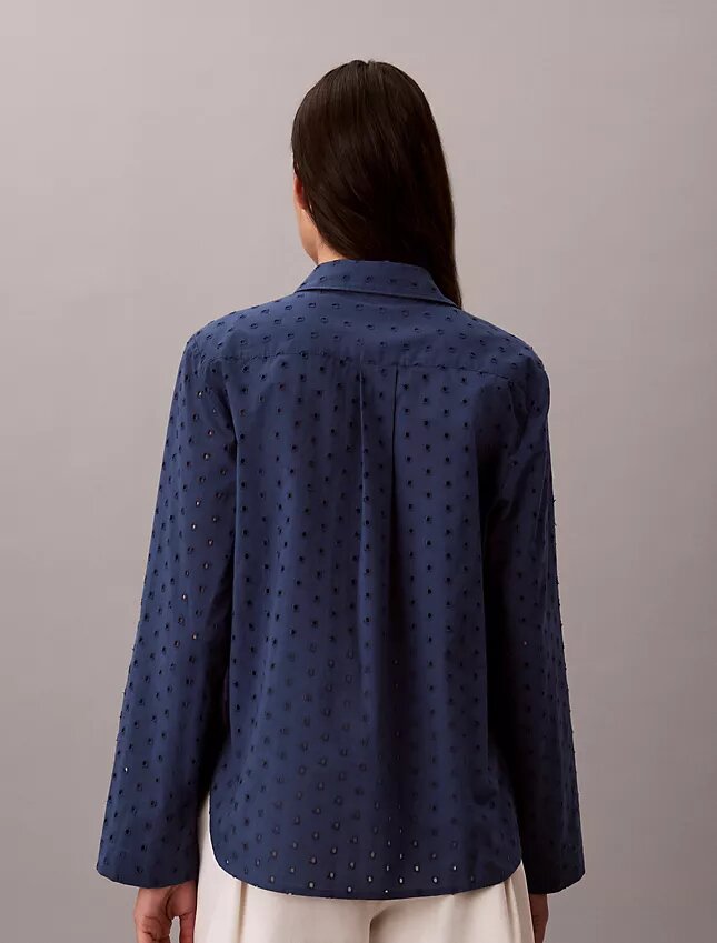 Skjorta med knappar och broderie anglaise Skjorta med knappar och broderie anglaise