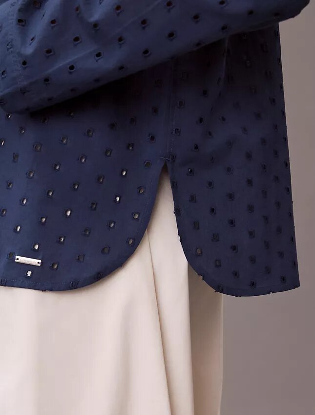 Skjorta med knappar och broderie anglaise Skjorta med knappar och broderie anglaise
