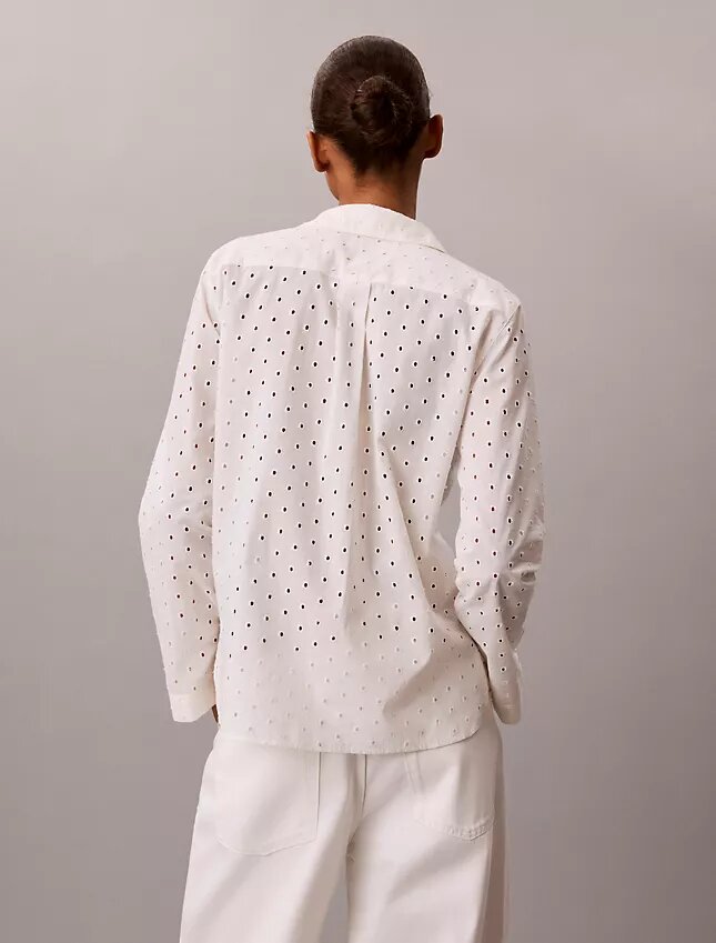 Skjorta med knappar och broderie anglaise Skjorta med knappar och broderie anglaise