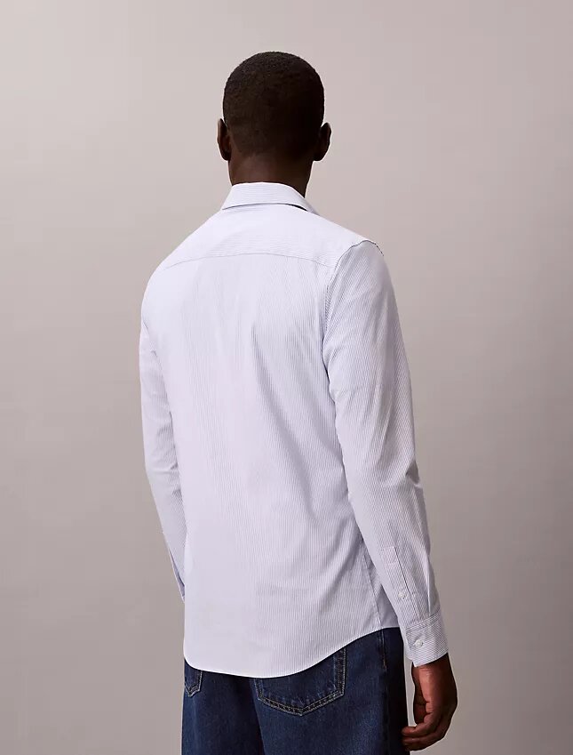 Slim fit-skjorta i Cotton Stretch med ränder och knappar Slim fit-skjorta i Cotton Stretch med ränder och knappar