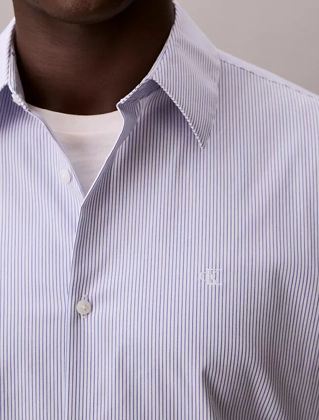 Slim fit-skjorta i Cotton Stretch med ränder och knappar Slim fit-skjorta i Cotton Stretch med ränder och knappar