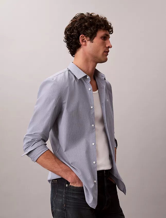 Slim fit-skjorta i Cotton Stretch med ränder och knappar Slim fit-skjorta i Cotton Stretch med ränder och knappar