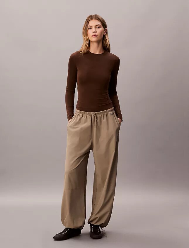 Slim fit-T-shirt i stretchnylon Slim fit-T-shirt i stretchnylon
