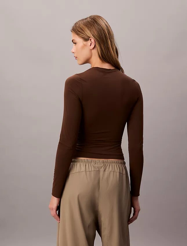 Slim fit-T-shirt i stretchnylon Slim fit-T-shirt i stretchnylon