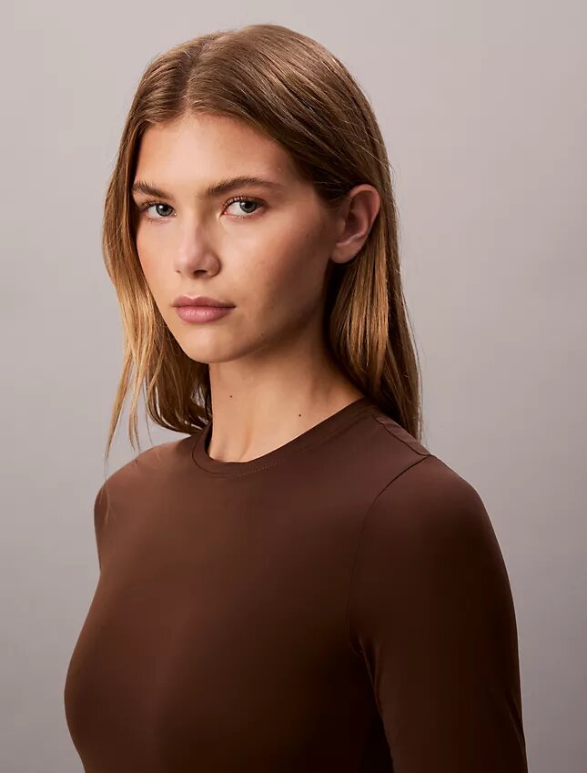 Slim fit-T-shirt i stretchnylon Slim fit-T-shirt i stretchnylon