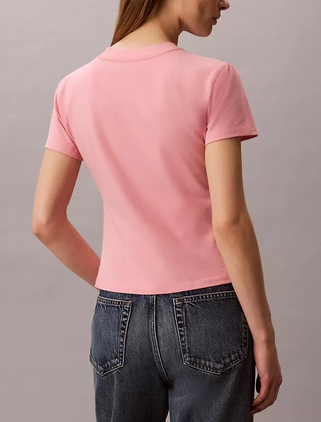 Slim fit-T-shirt med böjd logotyp Slim fit-T-shirt med böjd logotyp
