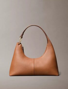 Slouchy läderaxelväska