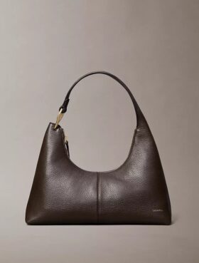 Slouchy läderaxelväska