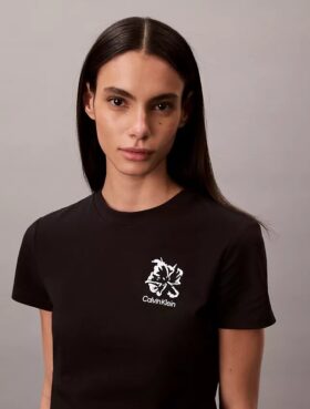 Smal T-shirt med blommig logotyp