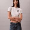Smal T-shirt med blommig logotyp Smal T-shirt med blommig logotyp