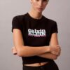 Smal T-shirt med kontrasterande logotyp Smal T-shirt med kontrasterande logotyp