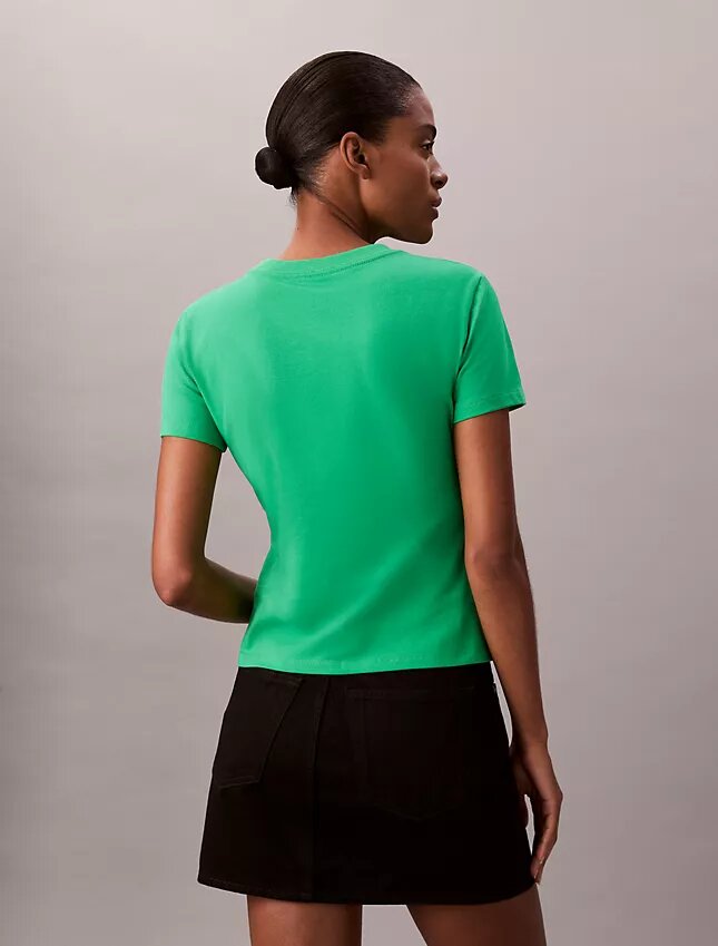 Smal T-shirt med randig logotyp Smal T-shirt med randig logotyp