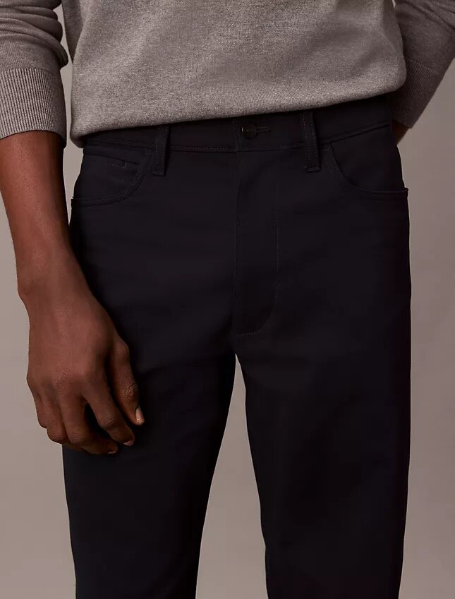Standard raka stretchbyxor med 5 fickor Standard raka stretchbyxor med 5 fickor