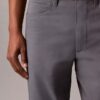 Standard raka stretchbyxor med 5 fickor Standard raka stretchbyxor med 5 fickor