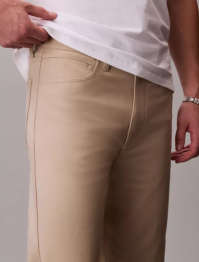Standard raka stretchbyxor med 5 fickor Standard raka stretchbyxor med 5 fickor