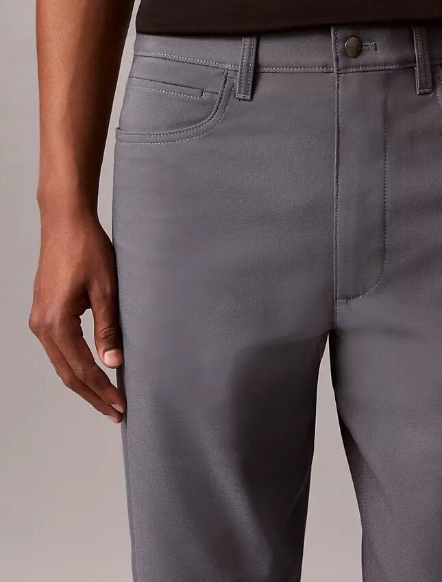 Standard raka stretchbyxor med 5 fickor Standard raka stretchbyxor med 5 fickor