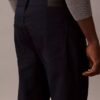 Standard raka stretchbyxor med 5 fickor Standard raka stretchbyxor med 5 fickor