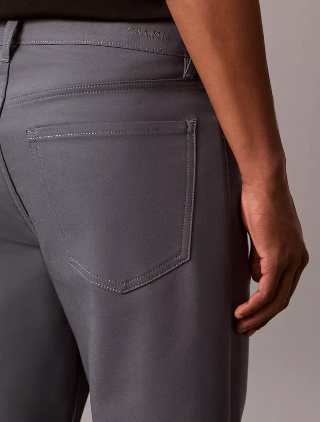 Standard raka stretchbyxor med 5 fickor Standard raka stretchbyxor med 5 fickor