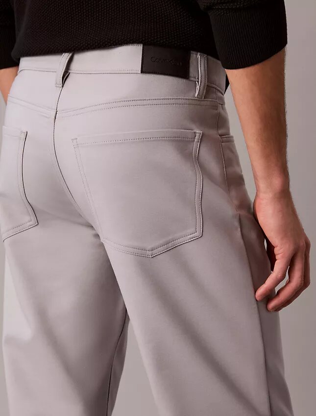 Standard raka stretchbyxor med 5 fickor Standard raka stretchbyxor med 5 fickor