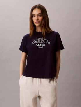 T-shirt med bågformad logotyp