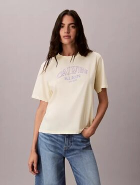 T-shirt med bågformad logotyp
