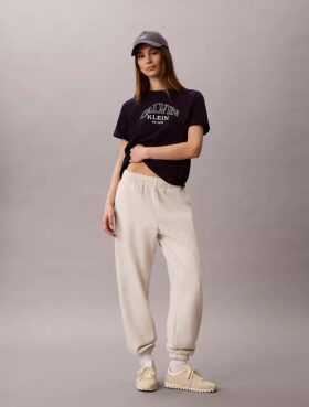 T-shirt med bågformad logotyp