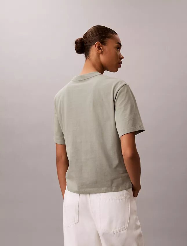 T-shirt med bågformad logotyp T-shirt med bågformad logotyp