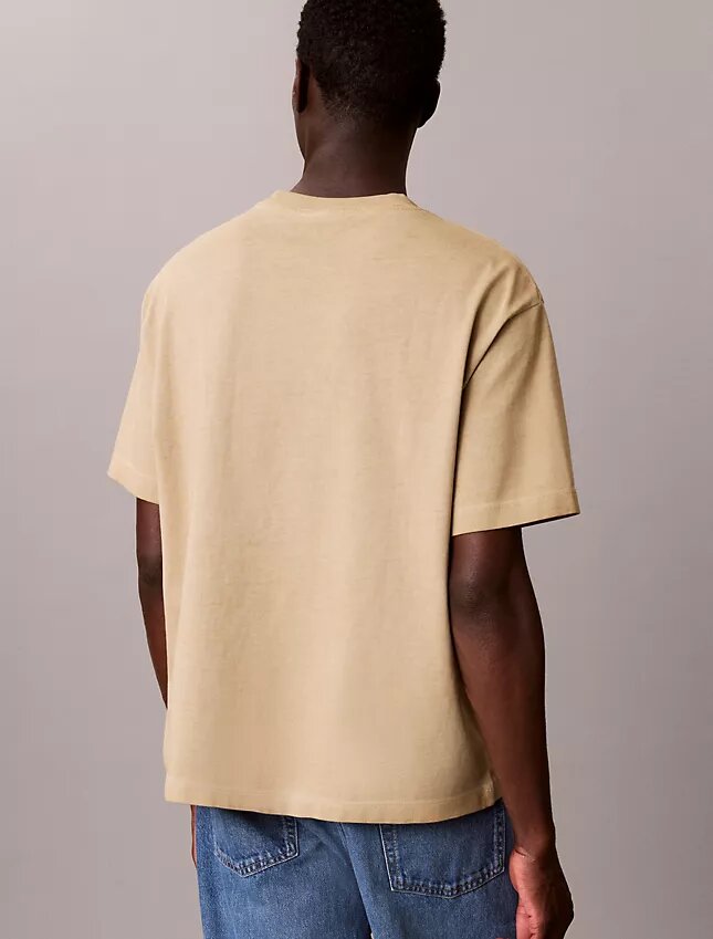 T-shirt med blekt tryck och klassisk rund hals T-shirt med blekt tryck och klassisk rund hals