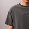 T-shirt med blekt tryck och klassisk rund hals