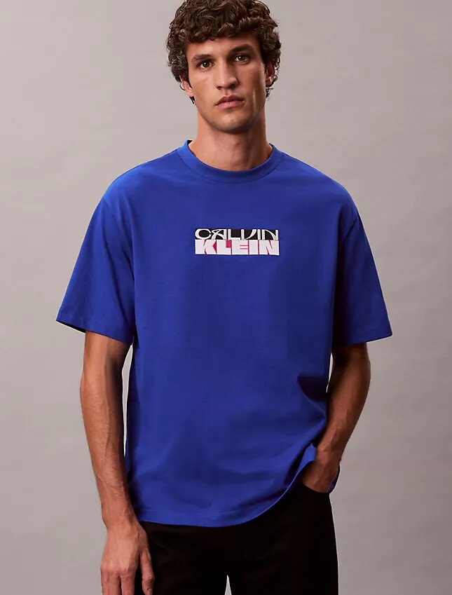 T-shirt med blocklogotyp T-shirt med blocklogotyp