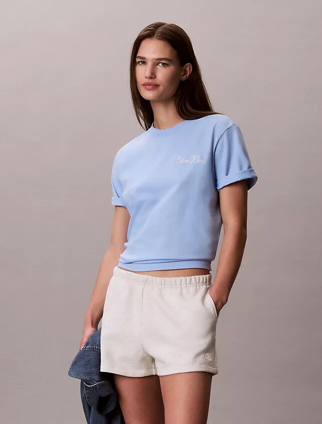 T-shirt med Calvin Klein-logotyp i kursiv stil T-shirt med Calvin Klein-logotyp i kursiv stil