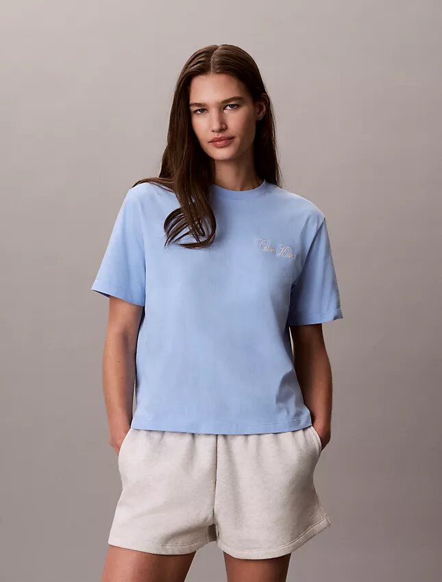 T-shirt med Calvin Klein-logotyp i kursiv stil T-shirt med Calvin Klein-logotyp i kursiv stil