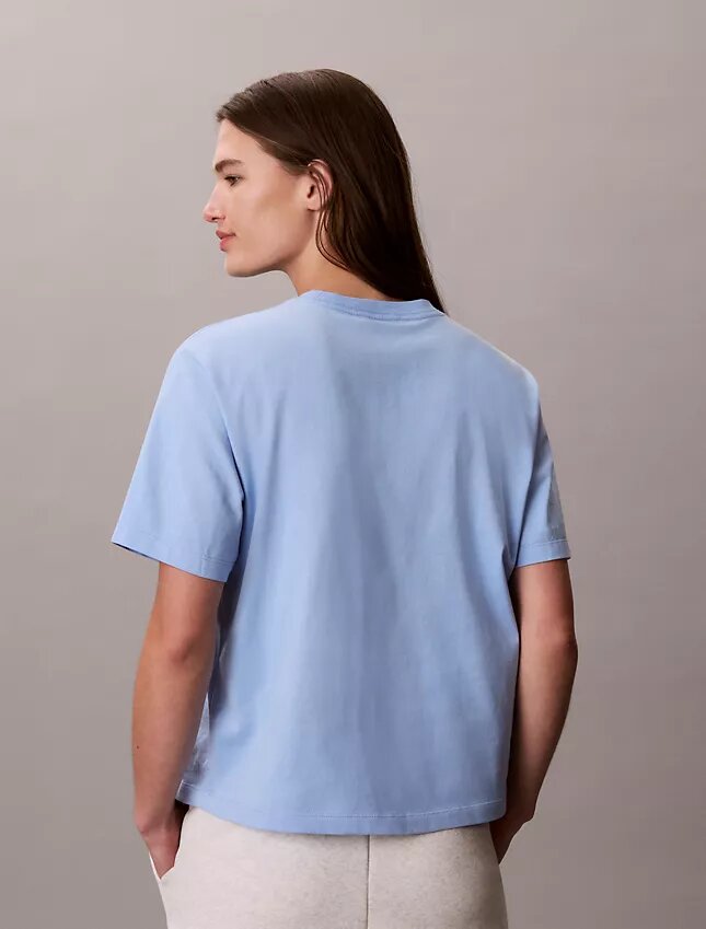 T-shirt med Calvin Klein-logotyp i kursiv stil T-shirt med Calvin Klein-logotyp i kursiv stil