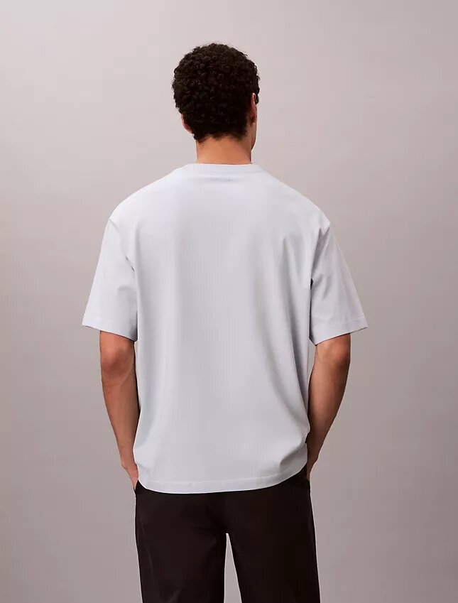 T-shirt med emblem och grafisk logotyp T-shirt med emblem och grafisk logotyp